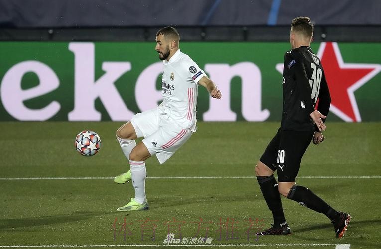 欧冠-本泽马头球梅开二度 皇马2-0携手门兴出线