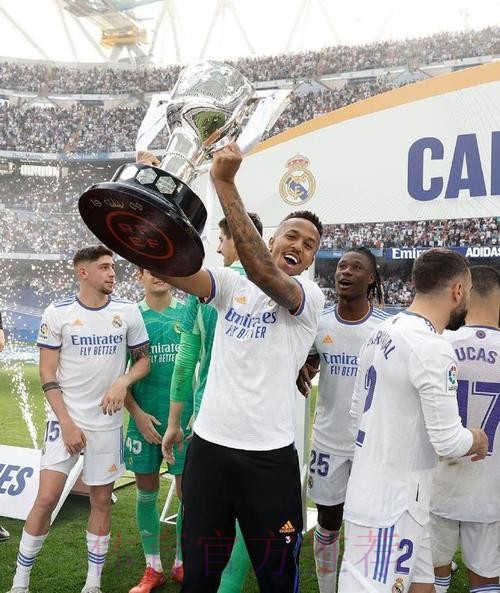 米利唐恢复合练 拉莫斯本泽马回球场进行有球训练